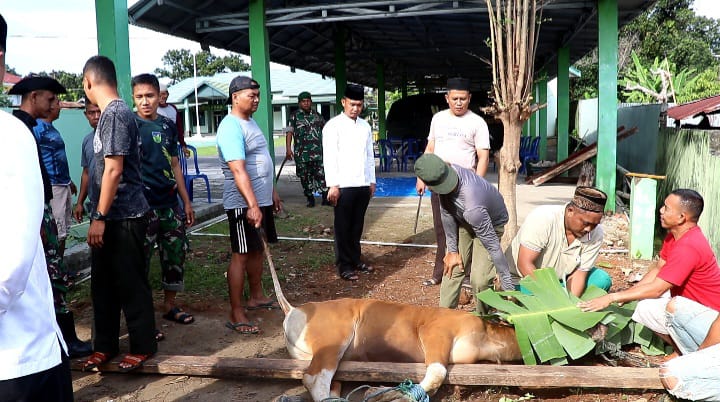 Kodim 0407 Kota Bengkulu Sembelih 5 Ekor Sapi, Daging Kurban Dibagikan untuk Warga Sekitar