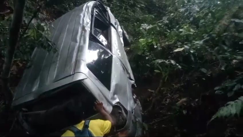 BREAKING NEWS: Petaka Liku Sembilan, Mobil Plat Merah Masuk Jurang