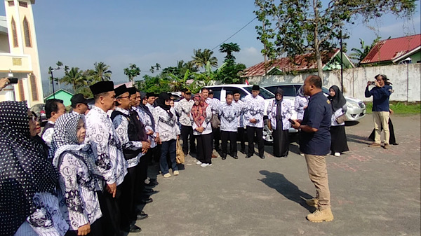 Guru Diketapel Orangtua Siswa, PGRI Kepahiang Konvoi Gelar Aksi Solidaritas ke Rejang Lebong