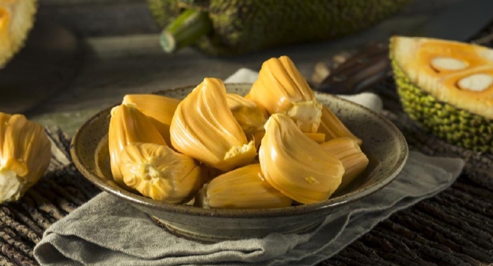 Suka Makan Buah Nangka? Cek Manfaatnya Disini Ya!