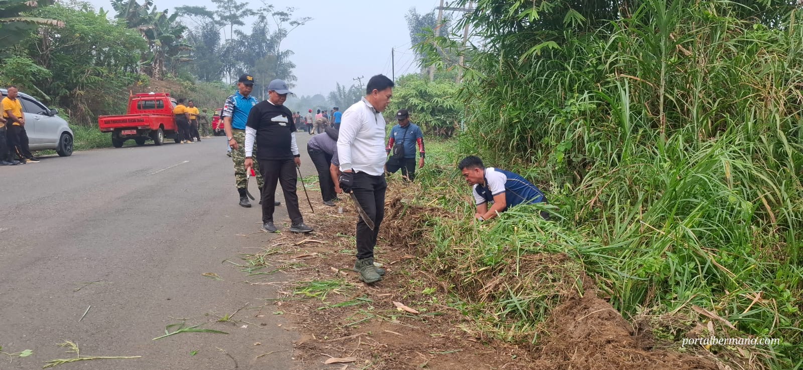 Dukung Program Indonesia Asri, Pemkab Lebong dan Forkopimda Gelar Gotong Royong Tebas Bayang