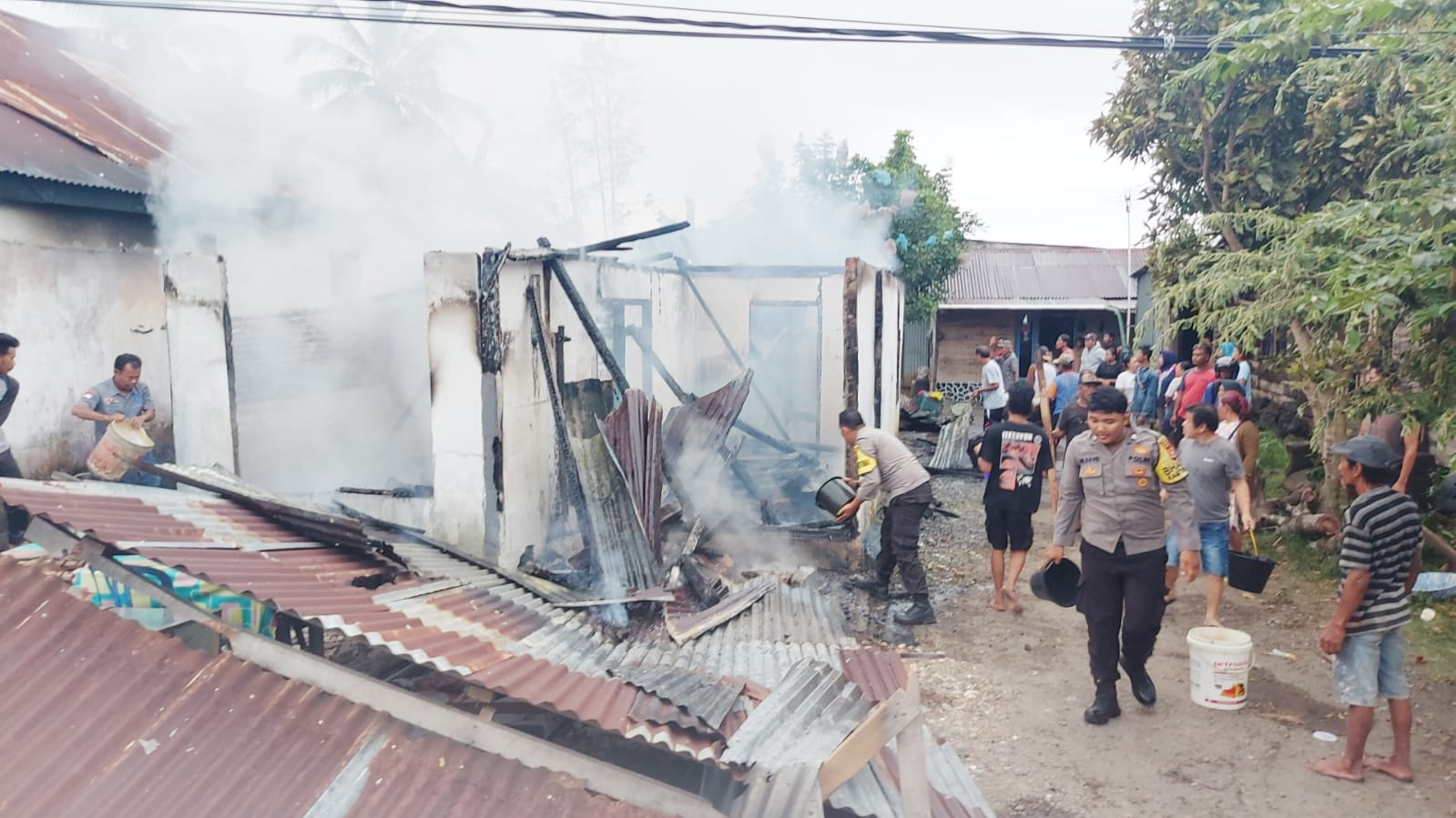 Rumah Terbakar di Desa Pekik Nyaring, Diduga Korsleting Colokan Listrik 