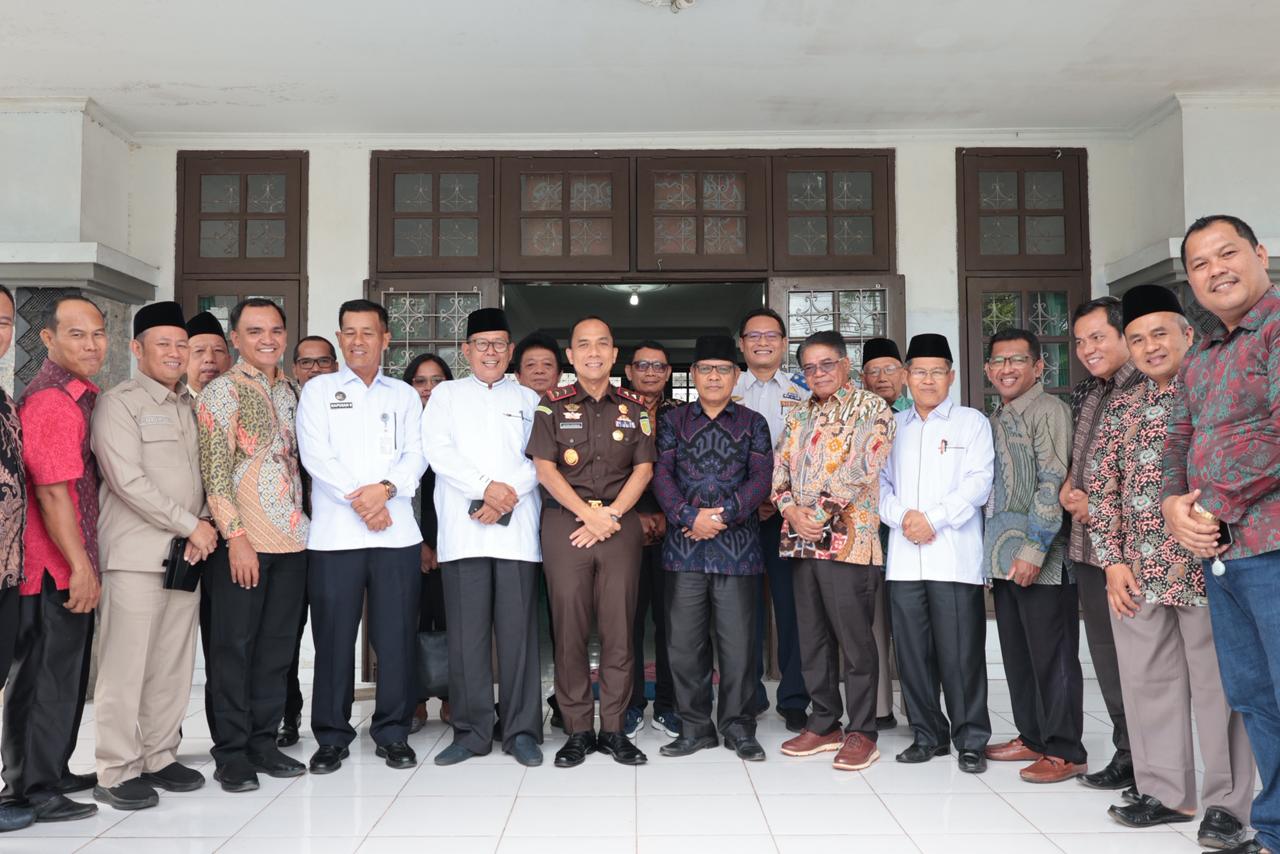 Junjung Semangat Toleransi Beragama, Kajati Pimpin Kunjungan Panitia Natal Oikumene ke MUI Provinsi Bengkulu 