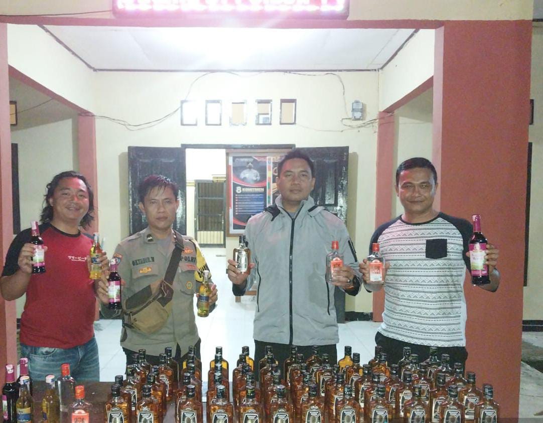 Puluhan Botol Miras Berhasil Diamankan Polsek Pagulu