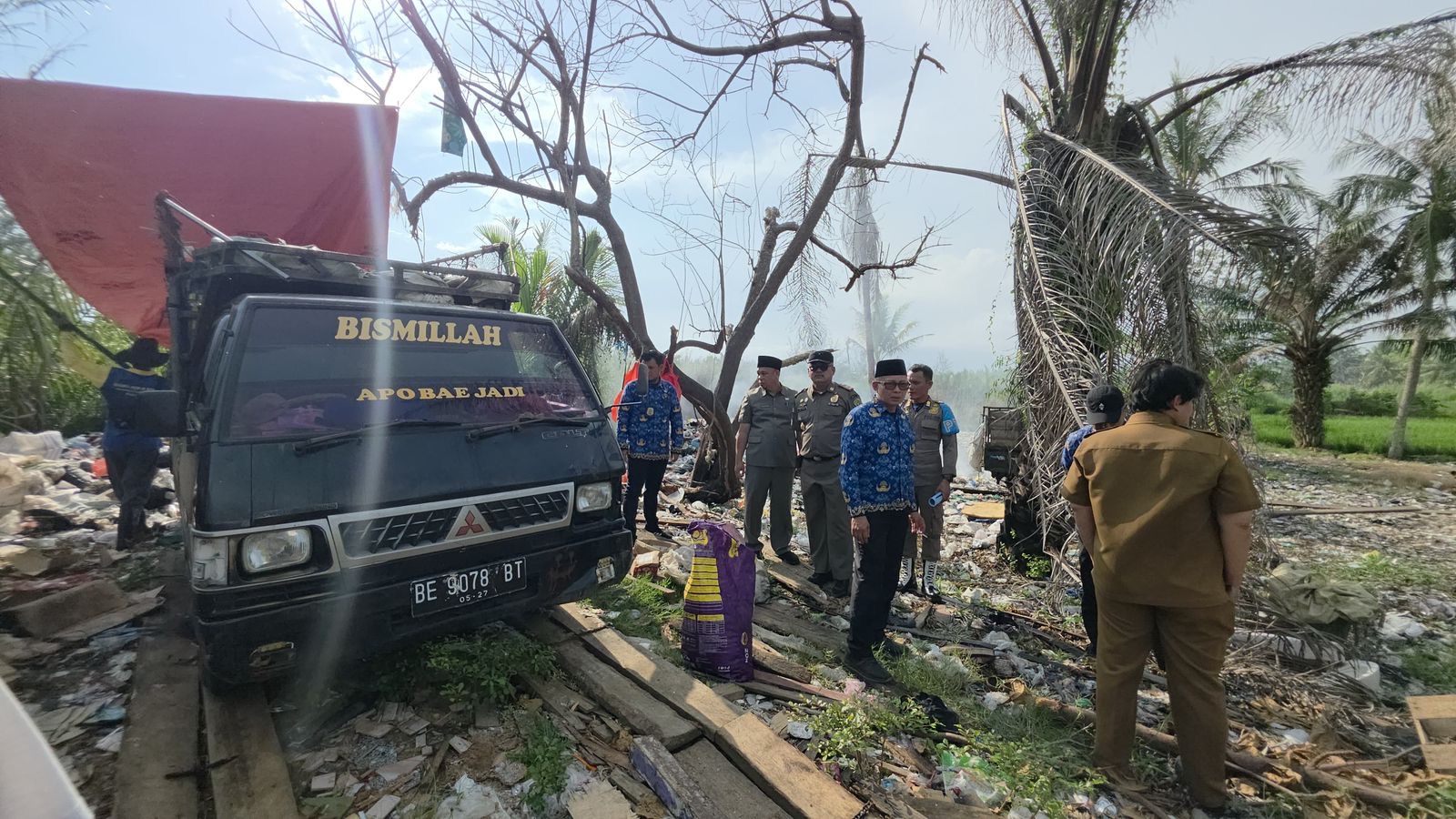 DLH Kota Bengkulu Tertibkan 2 TPS Liar, Aktivitas Penimbunan Sampah Ilegal Dihentikan