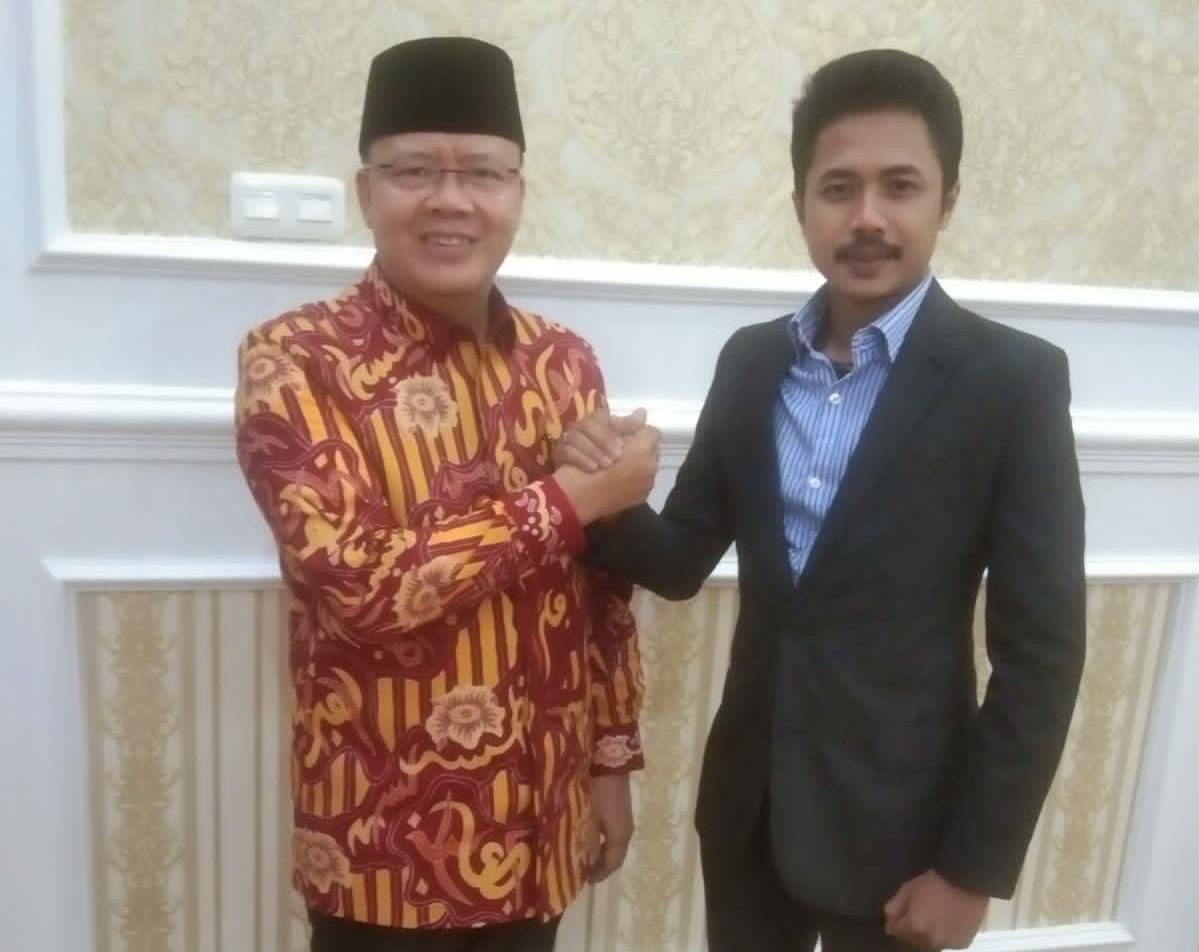 Gubernur dan Dinno Budi Laksono Persembahkan Karya Buku Untuk Rakyat Bengkulu