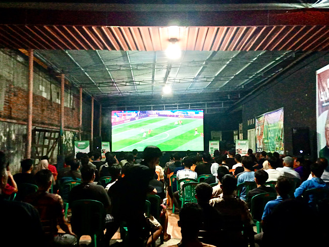 Masyarakat Padati Nobar Laga Indonesia vs China di Posko DISUKA