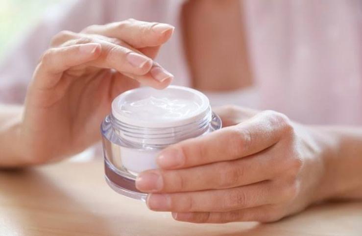 Efektif Bikin Wajah Awet Muda, Berikut 7 Urutan Pakai Skincare Malam yang Benar, Jangan Sampai Salah!