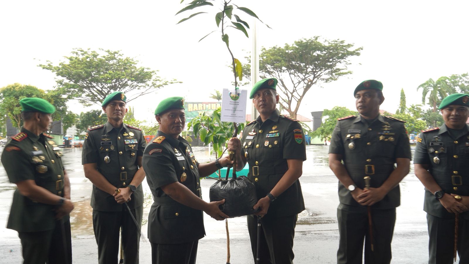 Hari Juang TNI AD ke-80, Danrem 041/Gamas Tegaskan Komitmen Sinergi Rehabilitasi Pasca Bencana