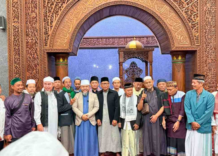 Gubernur Helmi Hasan Kenalkan GIM24, Ratusan Jamaah Padati Masjid At-Taqwa Cirebon Sejak Subuh