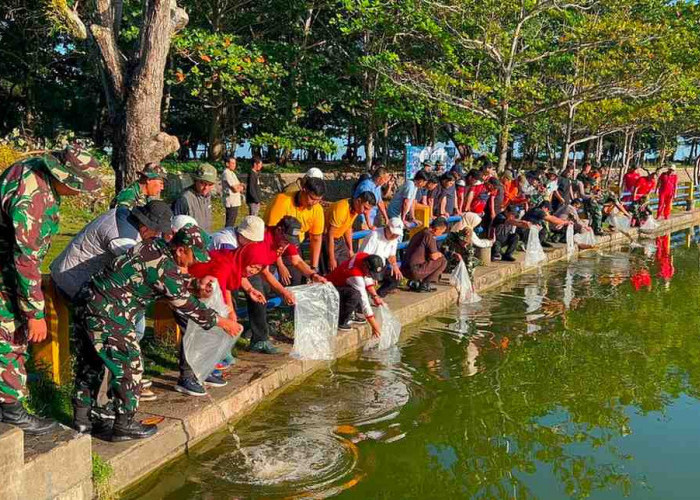 Program Radin Inten Asri di Bengkulu, TNI, Polri, dan Pemda Bersihkan Pantai Tapak Paderi
