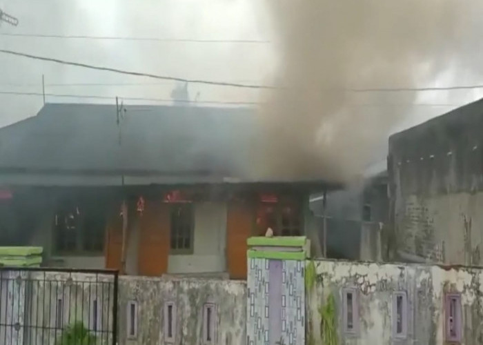 Api Hanguskan 6 Bedengan dan 1 Rumah, Kerugian Capai Rp200 Juta