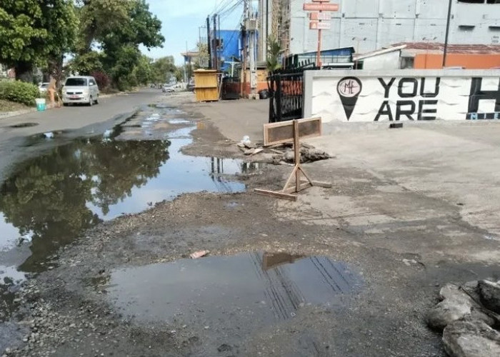 Sumbat Aliran Air di Jalan Sudirman, DLH Minta Manajemen Mie Gacoan dan Al Maz Perbaiki Drainase