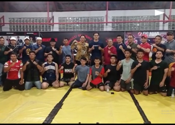 Nuzuludin Beri Dukungan ke Atlet MMA Bengkulu