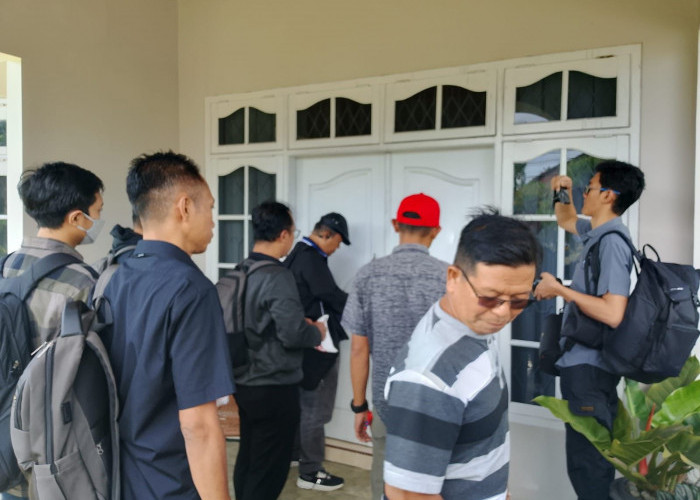 KPK Geledah Paksa Rumah Kadis PUPR Rejang Lebong, Uang Tunai Rp1 Miliar Disita!