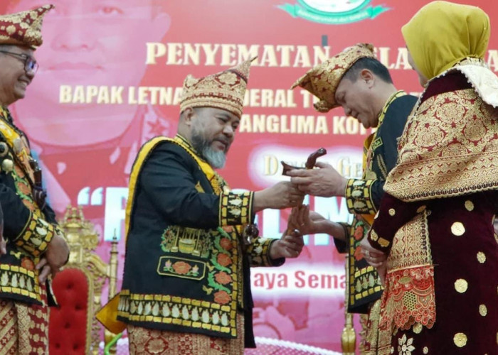 Pangkopassus Letjen TNI Djon Afriandi Dapat Gelar Kehormatan Panglima Raja Dalam Adat Bengkulu 