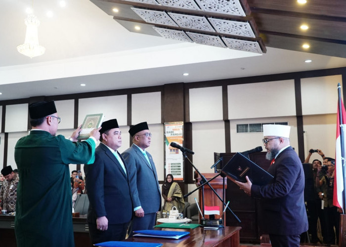 Gubernur Helmi Hasan Resmi Lantik Iswahyudi Jadi Dirut Definitif Bank Bengkulu