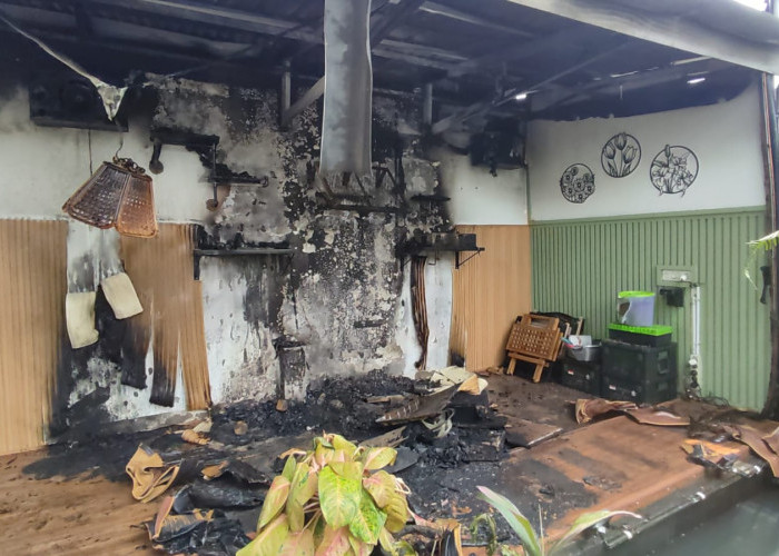 Rumah Pegawai Asuransi di Bentiring Terbakar, Api Diduga dari Ruang Karoke