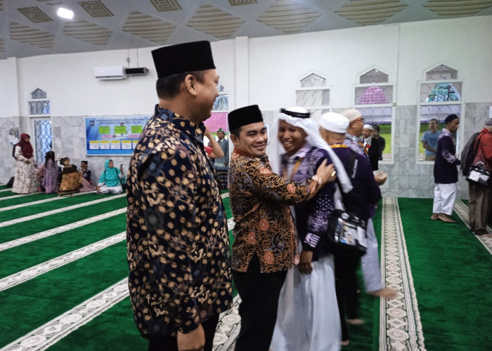 Kepulangan 208 Jemaah Haji Bengkulu Utara Disambut Bahagia di Masjid Agung Baitul Makmur