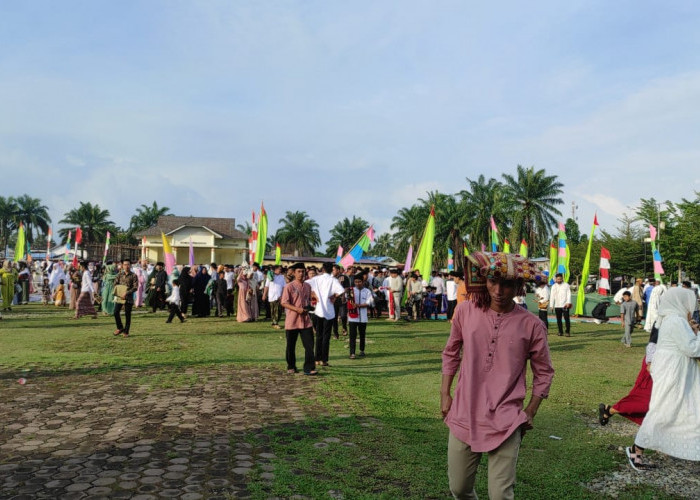 Bupati Bengkulu Selatan dan Jajaran Salat Idul Adha Bersama Masyarakat di Lapangan Sekundang