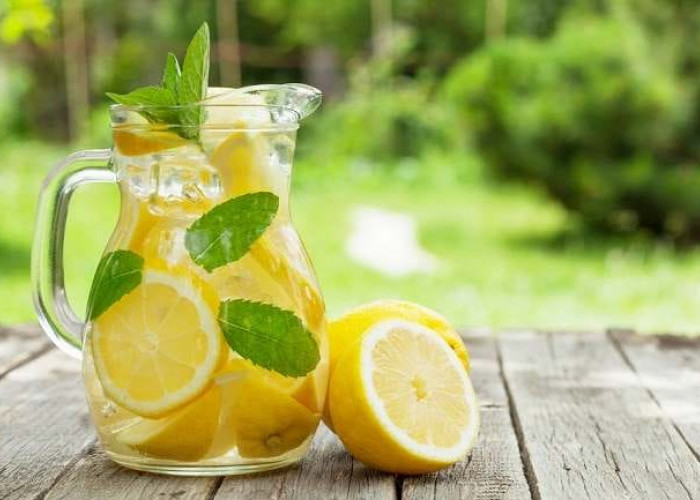 Bikin Sakit Perut hingga Migran, Waspada 5 Efek Samping Konsumsi Air Lemon!