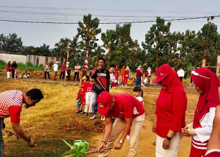 Semarak HUT RI ke-81, Warga RT 17 Sumur Dewa Hijaukan Lingkungan dengan 200 Bibit Buah