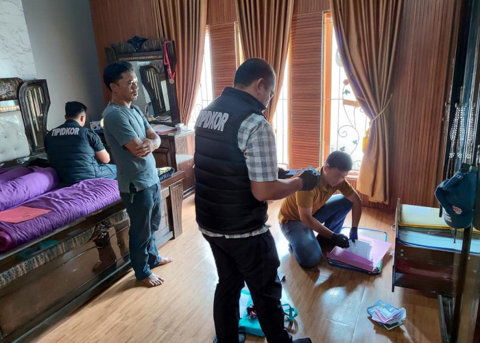 Penyidik Tipidkor Polda Bengkulu Geledah 2 Rumah Pribadi Mantan Sekda Lebong, Ini Beberapa Temuannya