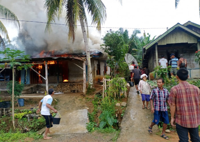 2 Rumah Warga Desa Pagar Ludes Terbakar