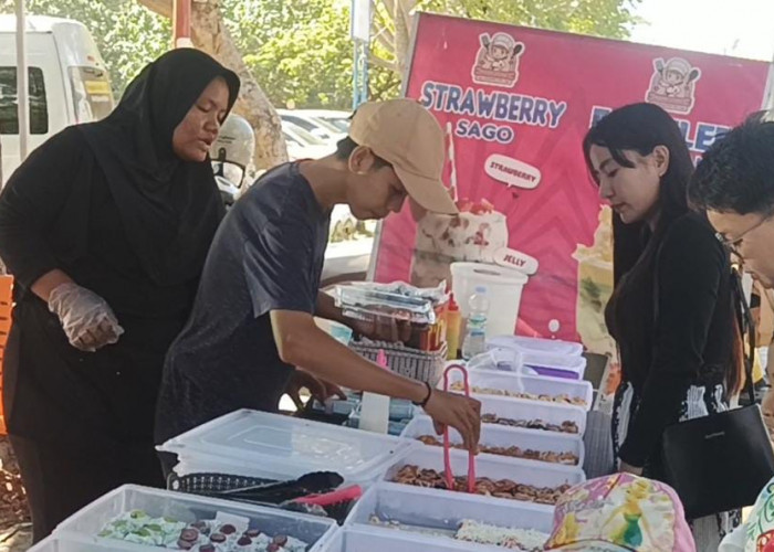 Sajikan Aneka Jajanan Menggugah Selera, Moonfood Pantai Panjang Diserbu Pecinta Kuliner