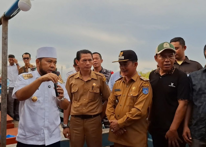 Gubernur Bengkulu Lepas Kapal Bantuan Logistik ke Pulau Enggano, 16 Ton Beras dan Sembako Dikirim 