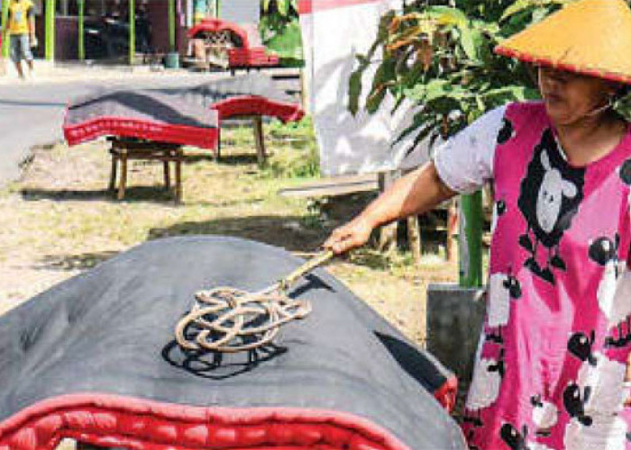 Jemur Kasur, Tradisi Masyarakat Jelang Idul Adha di Banyuwangi