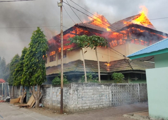 BREAKING NEWS: 1 Bangunan di SMKN 3 Kota Bengkulu Terbakar