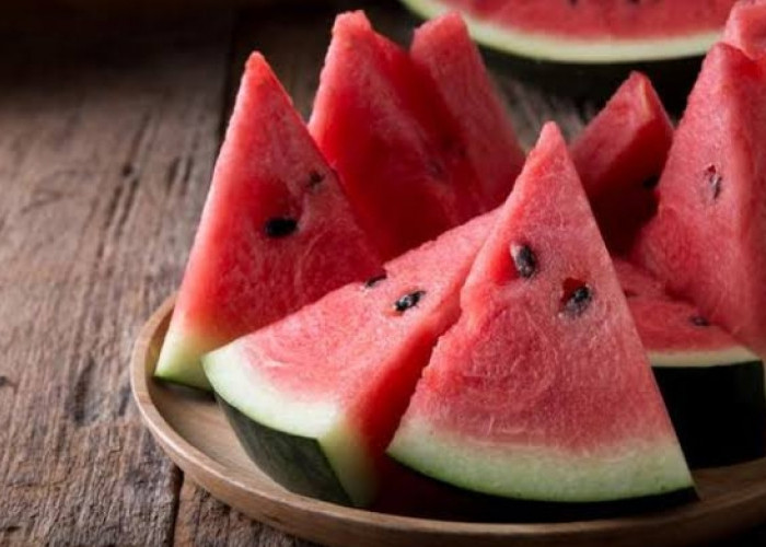 Pecinta Buah Semangka Wajib Tahu, Ini Manfaat Konsumsinya dengan Rutin!