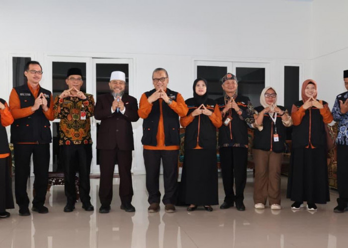 Luncurkan Petugas Sensus Ekonomi 2026, Gubernur Helmi Hasan Jadi Responden Perdana 