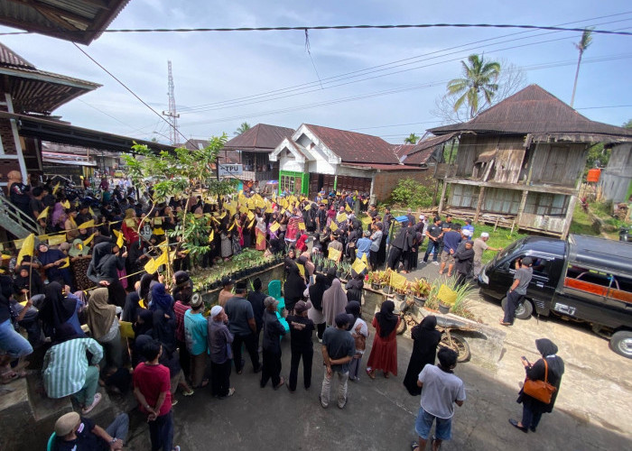 Kawal Otopsi Gita, Ratusan Warga ‘Geruduk’ TPU Batu Bandung Sambil Kibarkan Bendera Kuning