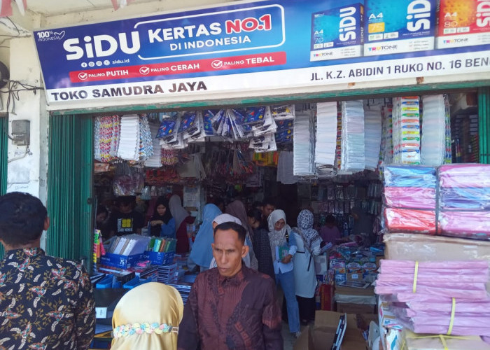 Jelang Akhir Libur Sekolah, Toko Alat Tulis di Kota Bengkulu Diserbu Pembeli