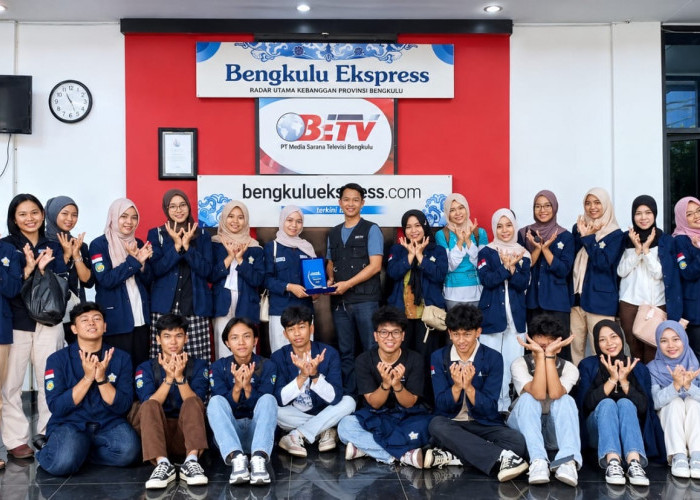Puluhan Mahasiswa Ilmu Komunikasi UNIB Kunjungi Graha Pena Bengkulu Express, Pelajari Produksi Siaran BETV