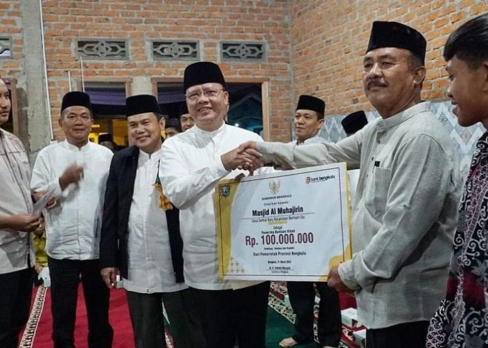 Gubernur Serahkan Bantuan Rp960 Juta untuk Masjid di Rejang Lebong, Ini Sebarannya