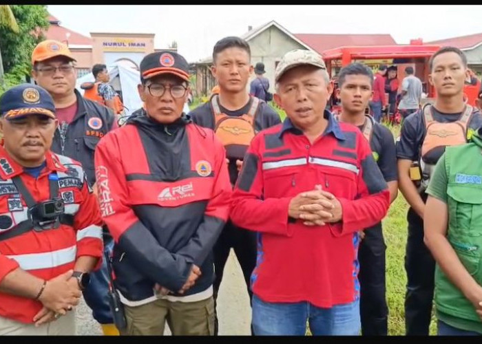 Tinjau Banjir di Perum Korpri Bentiring, Pj Sekda Kota Bengkulu Siagakan Dapur Umum dan Perahu Evakuasi