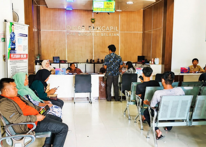 Inovasi Seven in One Dukcapil Bengkulu Selatan: Urus KK, KTP-el, dan Buku Nikah Kini Tanpa Ribet
