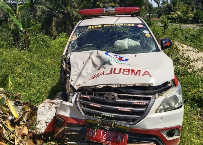 Ambulance RSUD Mukomuko Kecelakaan di Air Bikuk Sepulang Antar Pasien