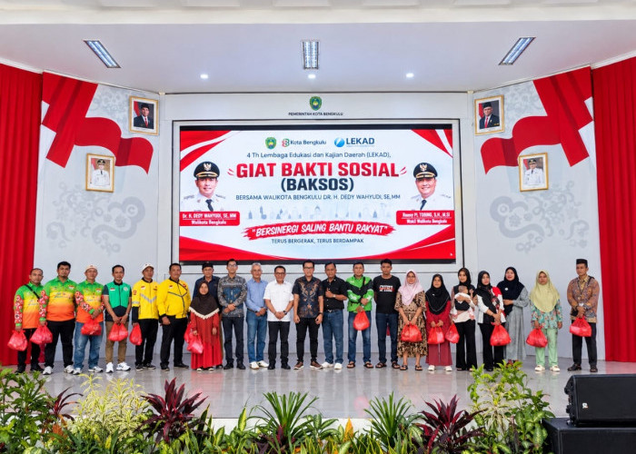 Peringati HUT ke-4, LEKAD Bengkulu Bagikan Puluhan Paket Bansos Bersama Walikota Dedy Wahyudi