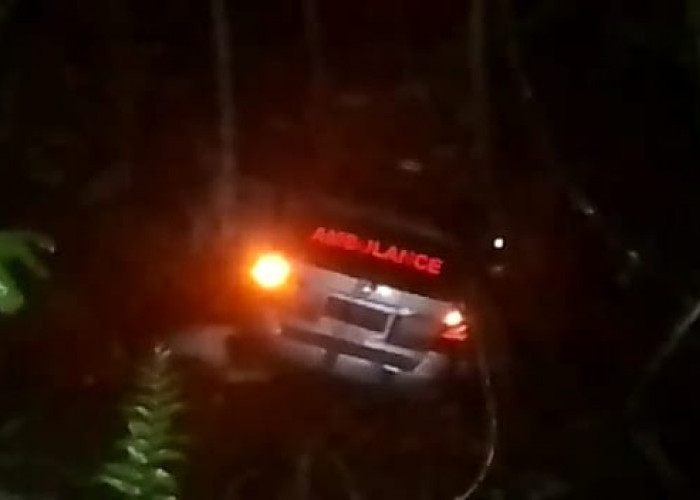 Ambulan RSUD Kepahiang Masuk Jurang 