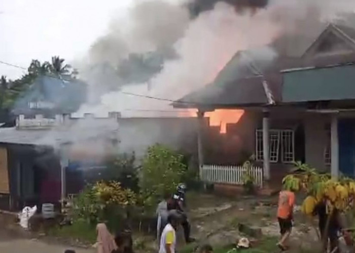 Kebakaran Awal Tahun 2026, Ruko Manisan di Pasar Tais Seluma Hangus Dilalap Si Jago Merah