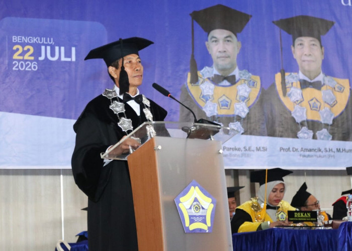 Orasi Ilmiah Guru Besar Universitas Bengkulu Bahas Politisasi Bansos dan Masa Depan Demokrasi
