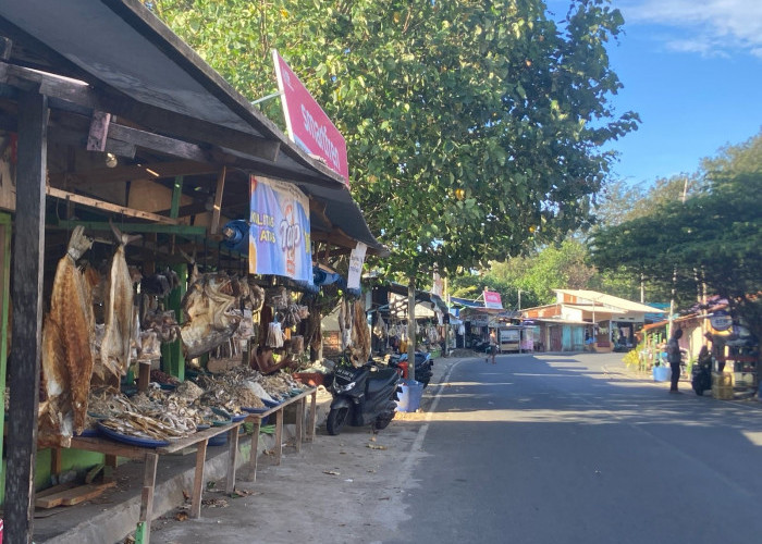 Sentra Oleh-oleh Ikan Asin di Pantai Malabero Bengkulu Sepi Pengunjung, Penjual Merugi
