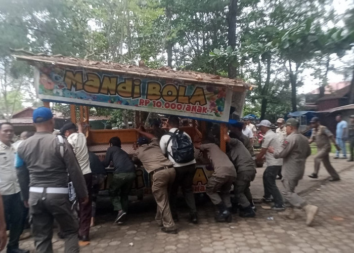 Pemkot Bengkulu Lanjutkan Penataan, Bangunan Liar di Taman Berkas Dibongkar