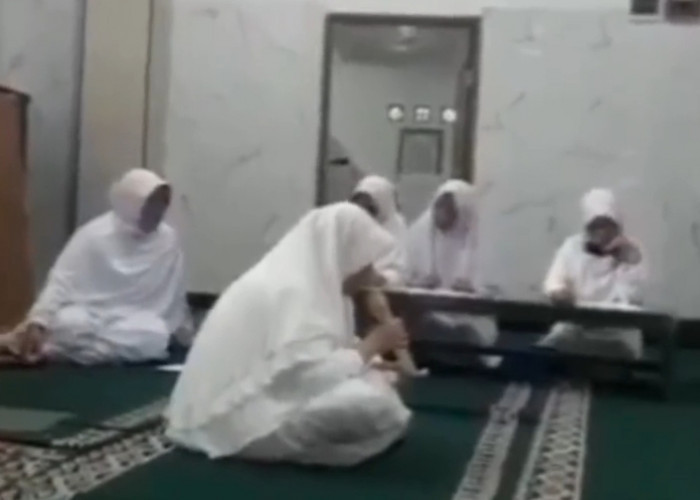 Viral! Video Ibu Majelis Taklim Meninggal Dunia di Masjid, Saat Khataman Al-Qur'an 