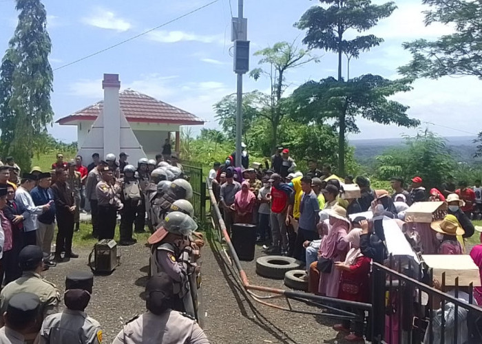 Tuding Sekdes Terlibat Demo Pemberhentian Kades Dusun Baru, Pernyataan Waka II DPRD Dinilai Perkeruh Suasana