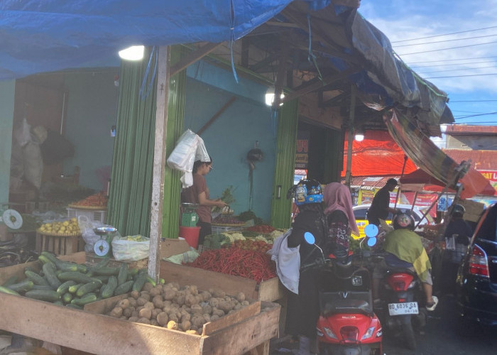 Harga Bahan Pokok di Pasar Minggu Bengkulu Turun, Pedagang dan Pembeli Senang